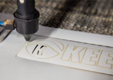添加激光雕刻和切割纺织品到您的生产线